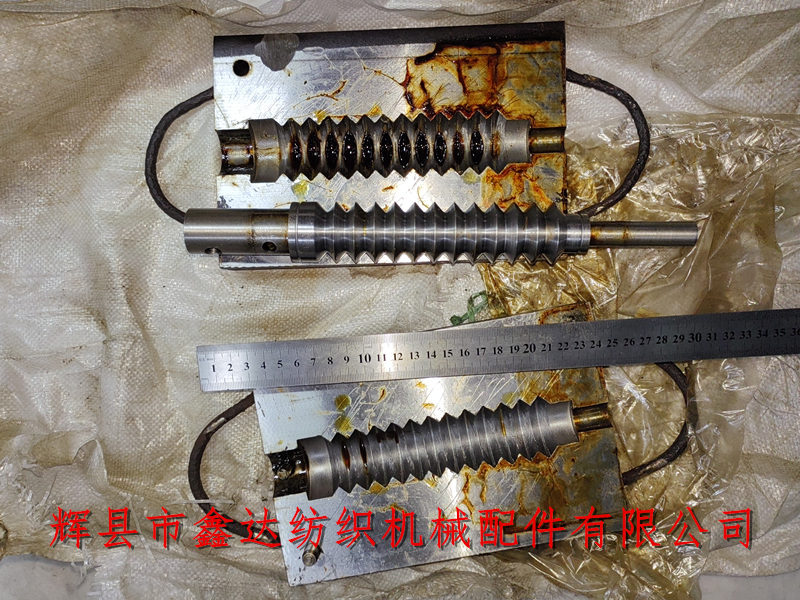 Rubber sleeve mold for shuttle machine accessories